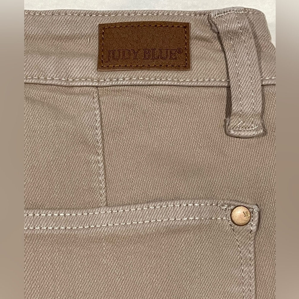 Judy Blue wide leg khaki jeans with a raw hem cropped high waist Size 7/28 comfy - Picture 6 of 11